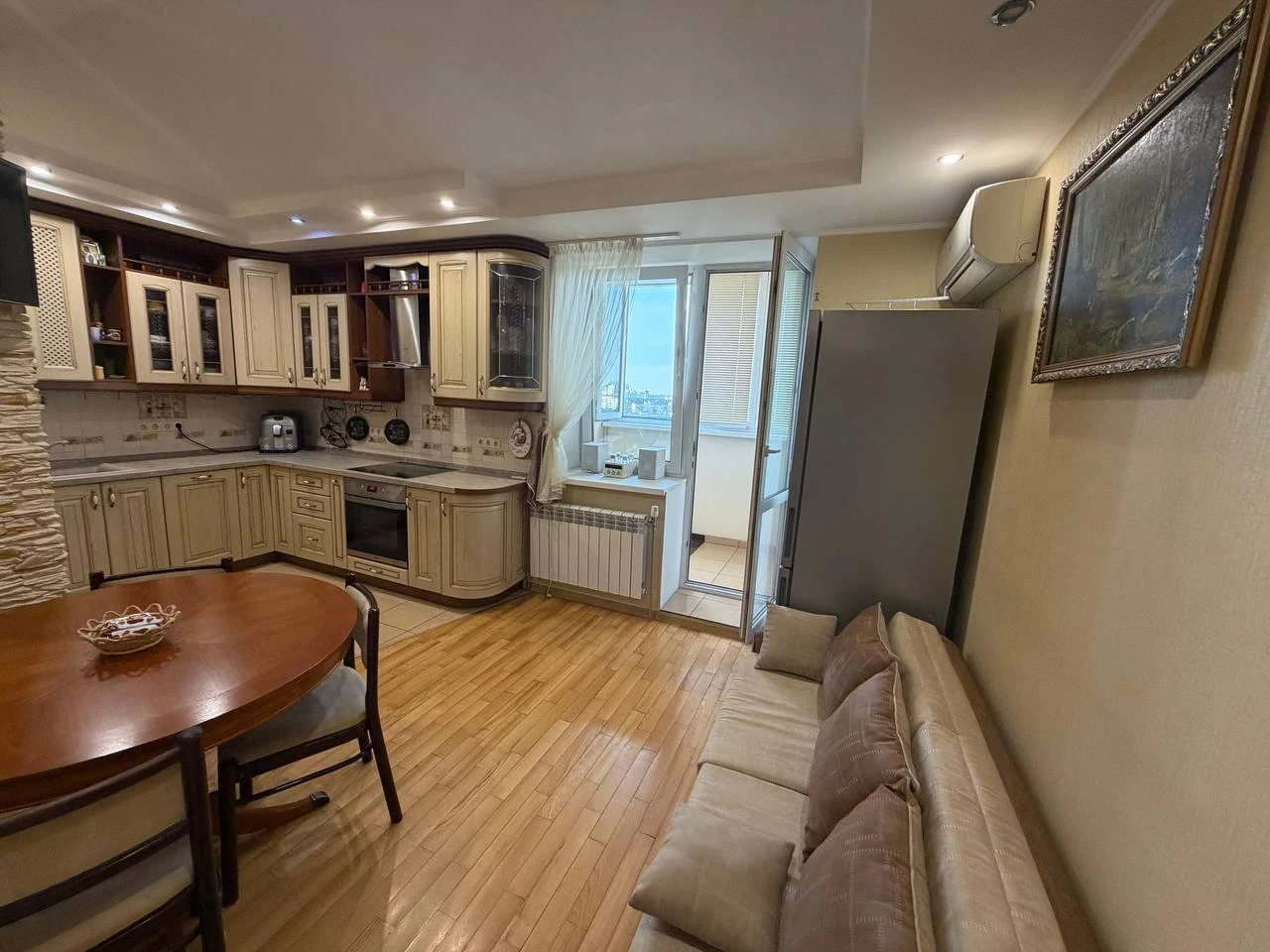 Sale of apartment on Borispolskaya Street in Kyiv / W-7473047