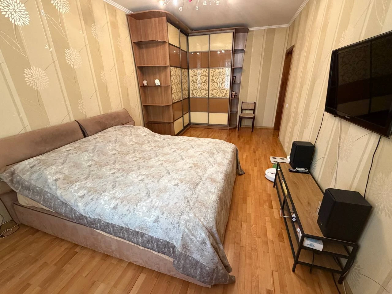 Sale of apartment on Borispolskaya Street in Kyiv / W-7473047