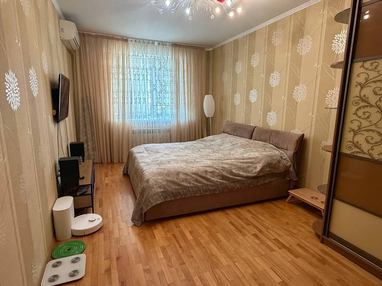 Sale of apartment on Borispolskaya Street in Kyiv / W-7473047