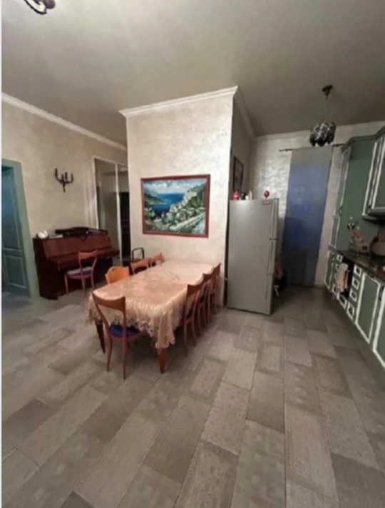 Продам 3-кімнатну чудову квартиру в гарному та міцному будинку