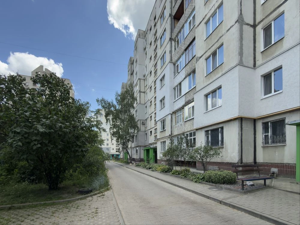 Продається 3 кімнатна квартира Івана Сірка 17