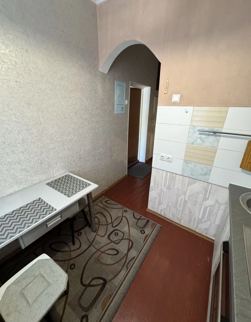 Продається 1-кімнатна квартира — 27 м², з ремонтом, на Гетьмана