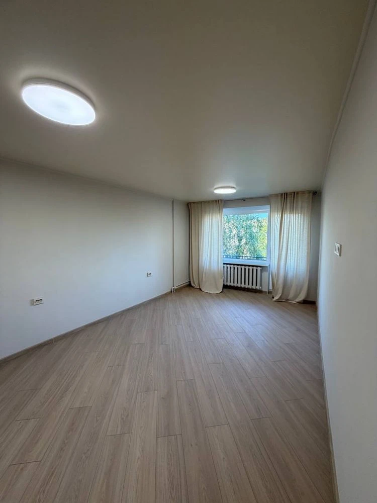 Продаж 3 -кім.квартири ,район Комарова