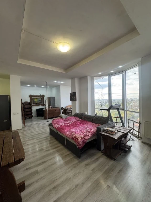 Selling 4 room apartment 150m2 in residential complex MKDU, P. Pole, 1 minute from metro