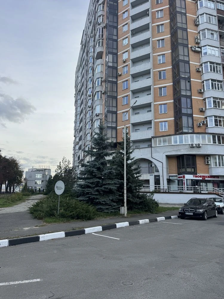Selling 4 room apartment 150m2 in residential complex MKDU, P. Pole, 1 minute from metro