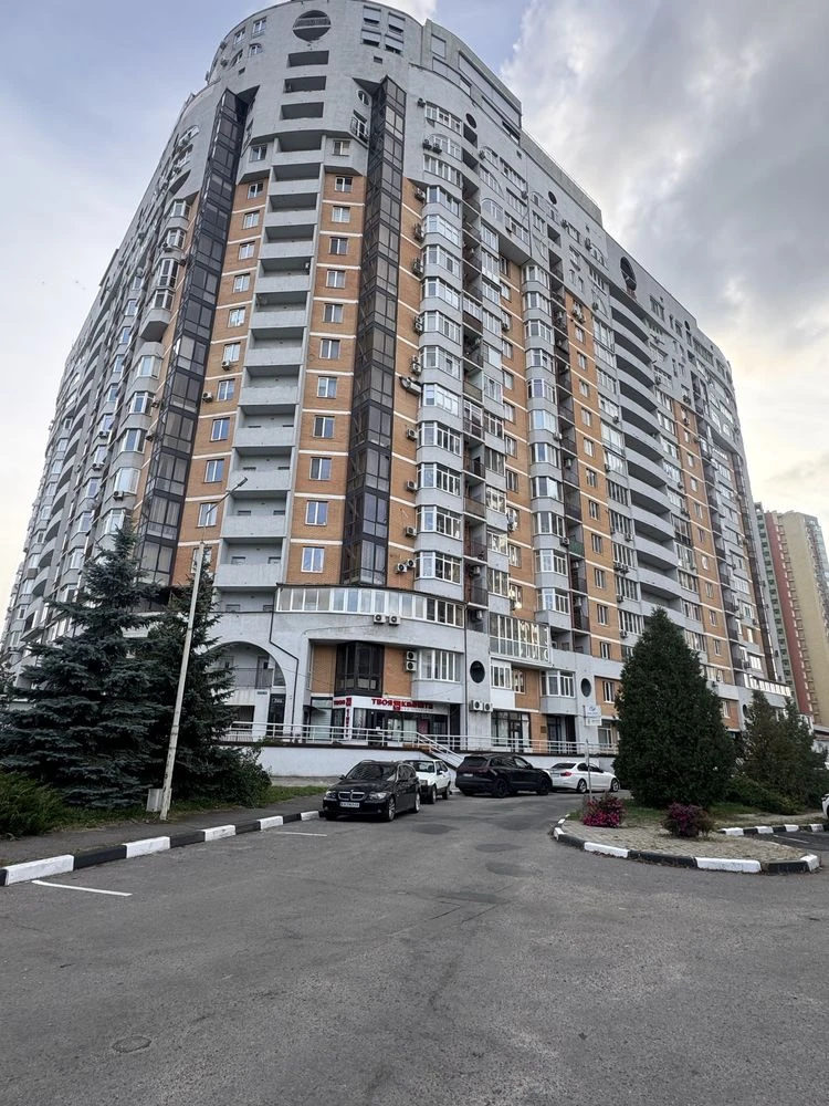 Selling 4 room apartment 150m2 in residential complex MKDU, P. Pole, 1 minute from metro