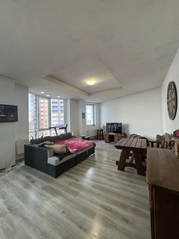 Selling 4 room apartment 150m2 in residential complex MKDU, P. Pole, 1 minute from metro