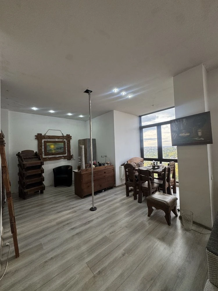 Selling 4 room apartment 150m2 in residential complex MKDU, P. Pole, 1 minute from metro