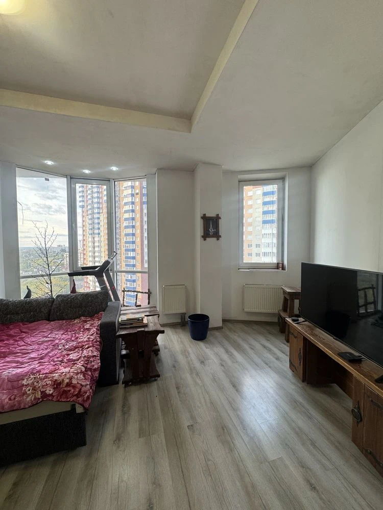 Selling 4 room apartment 150m2 in residential complex MKDU, P. Pole, 1 minute from metro