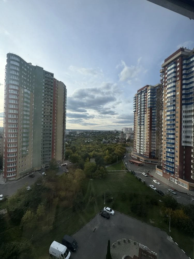Selling 4 room apartment 150m2 in residential complex MKDU, P. Pole, 1 minute from metro