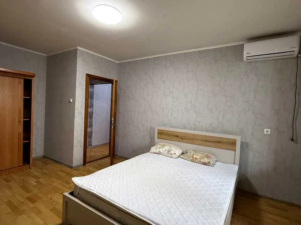 Apartment. Dragomannova st.