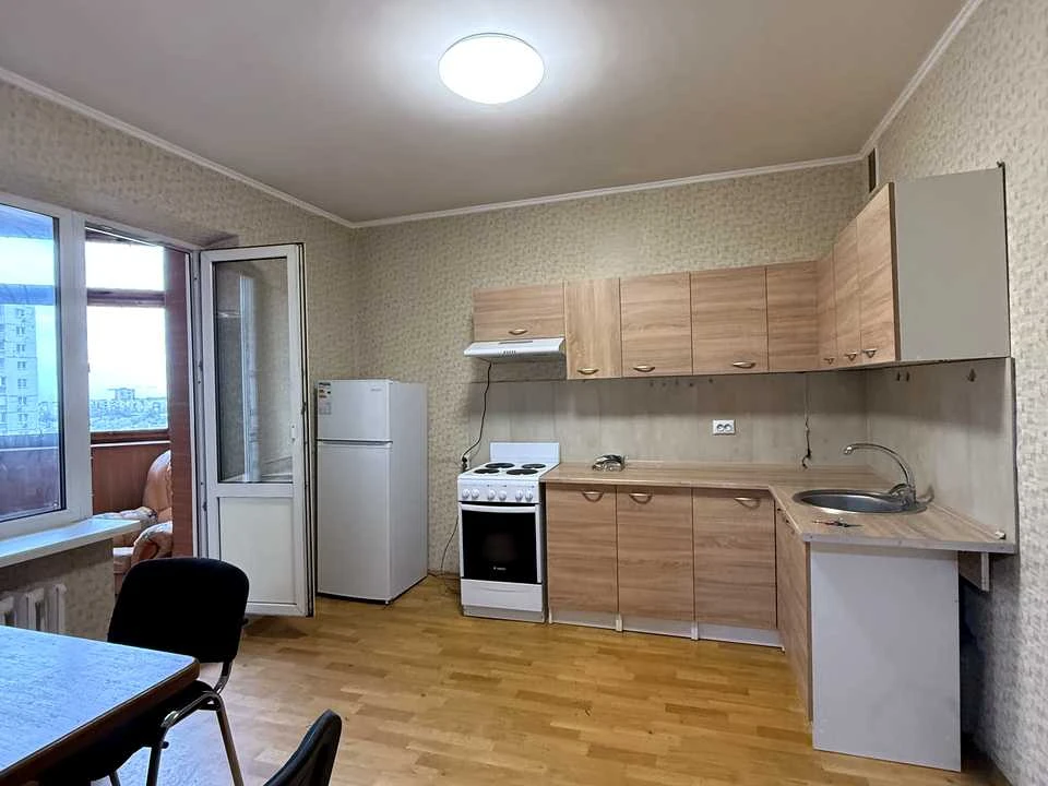 Apartment. Dragomannova st.