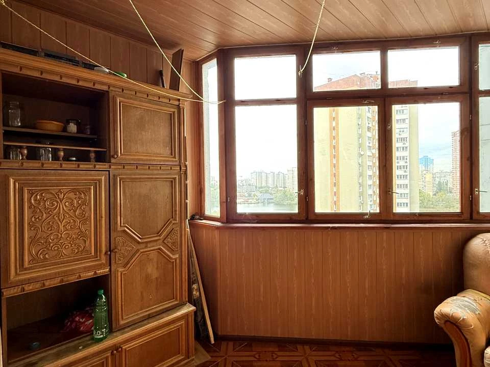 Apartment. Dragomannova st.