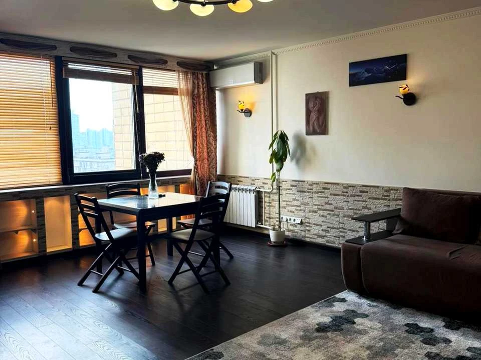 Apartment. Kyiv, Дніпровська набережна street.