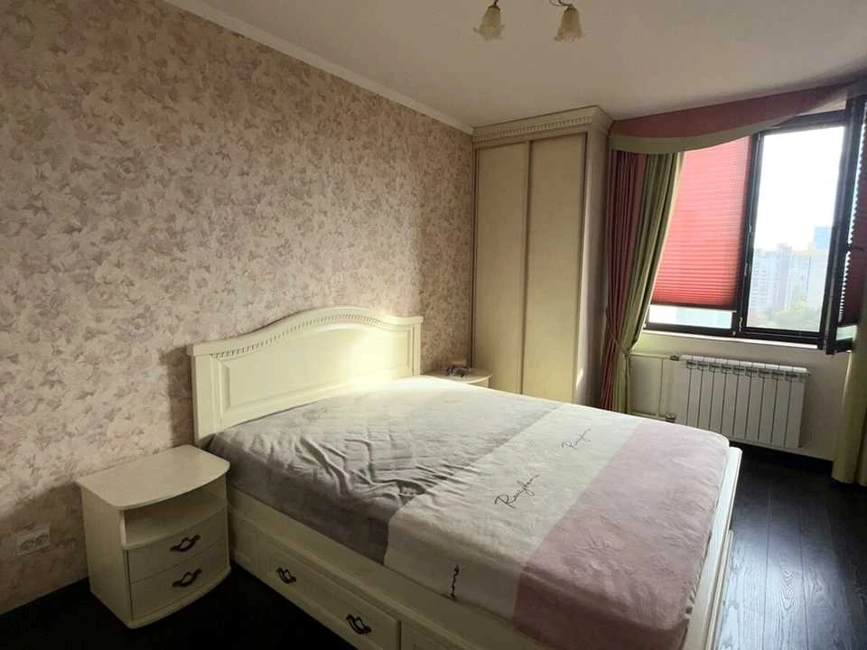 Apartment. Kyiv, Дніпровська набережна street.