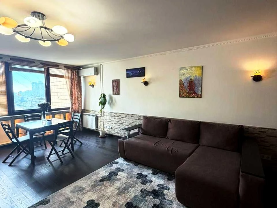 Apartment. Kyiv, Дніпровська набережна street.