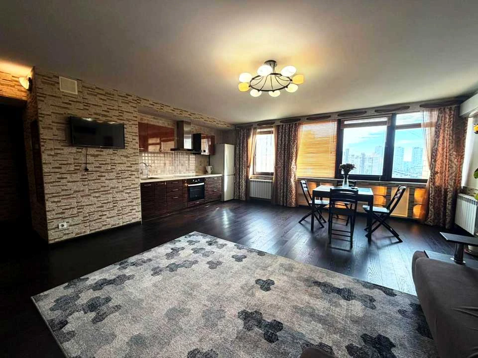Apartment. Kyiv, Дніпровська набережна street.