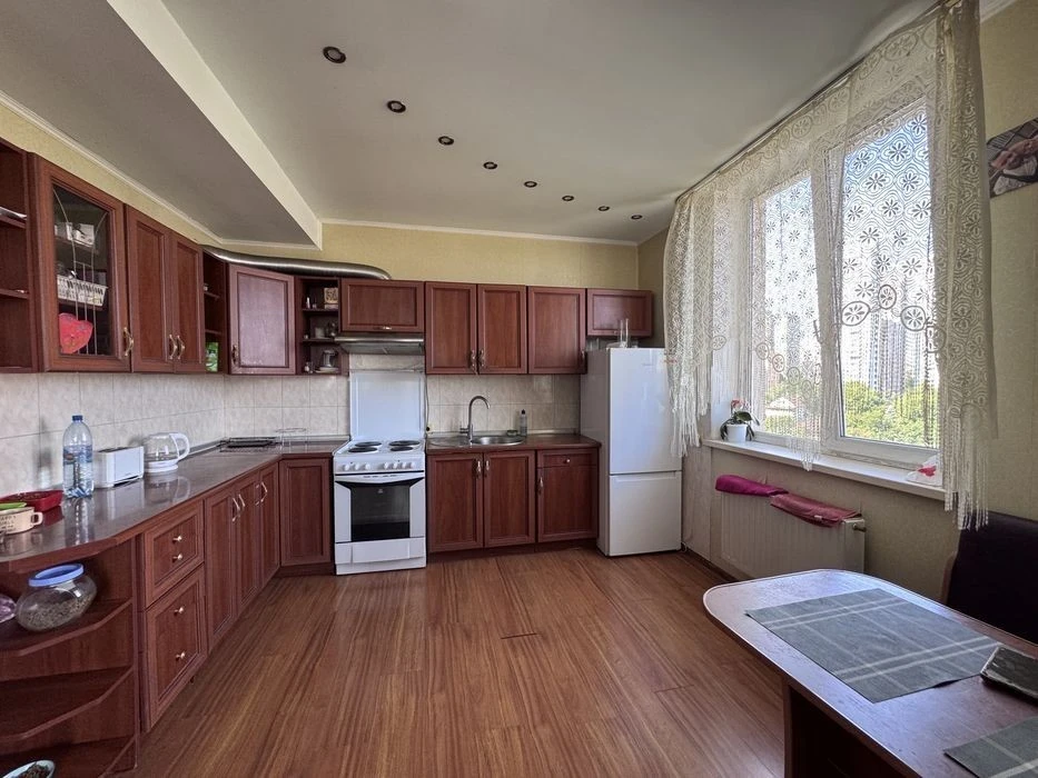 1-room apartment for sale 10 minutes from the center, Saperno Slobidska Street