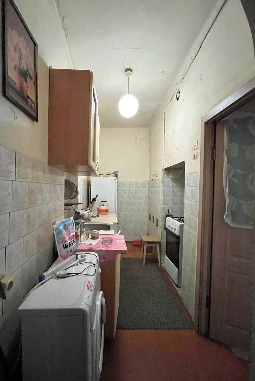 Sale of a 3-room apartment on Hrovat Street, City Center.
