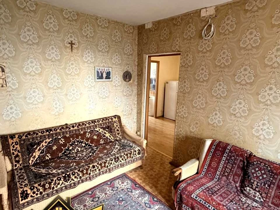Квартира. Квітневий пров.