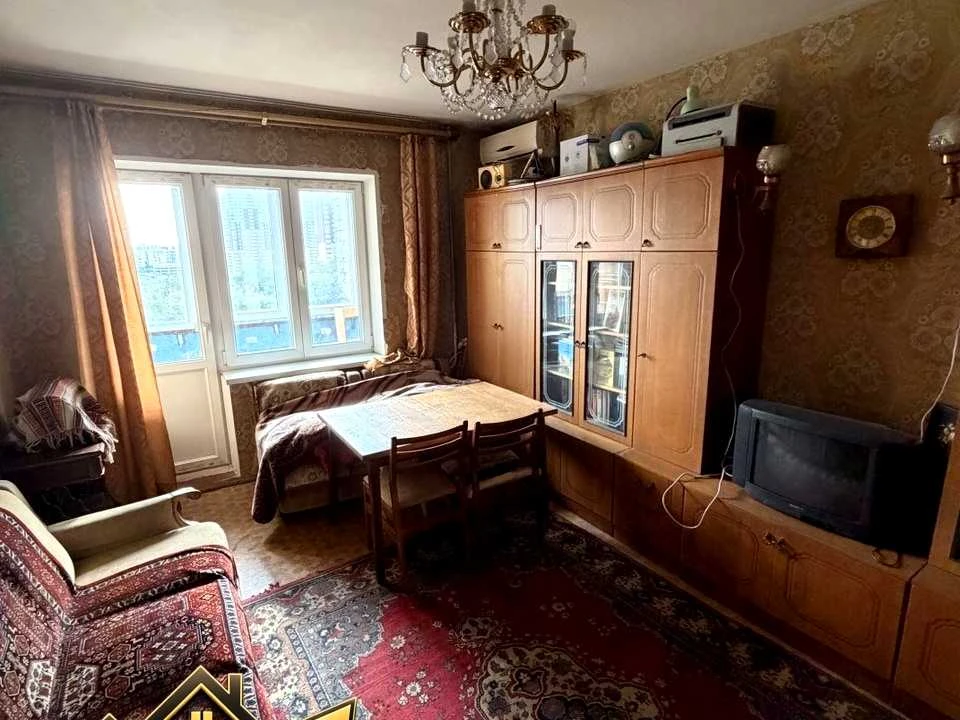 Квартира. Квітневий пров.