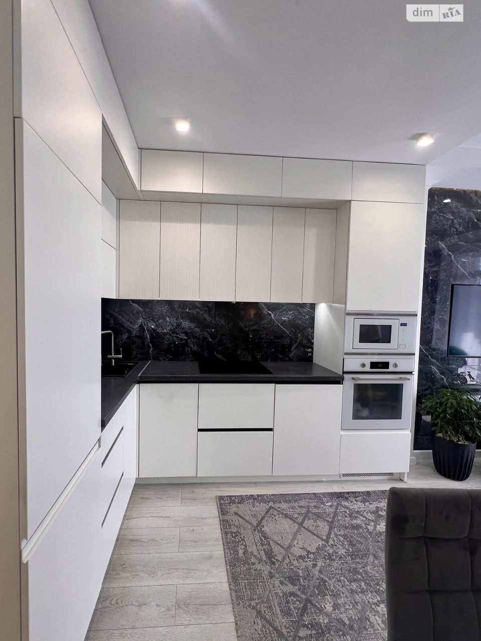 Sale Apartment in Holosiiv