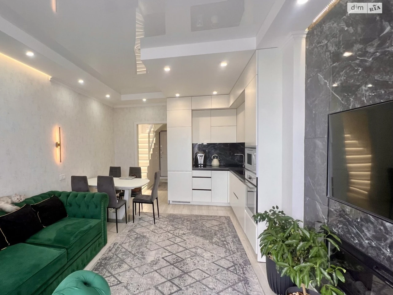 Sale Apartment in Holosiiv