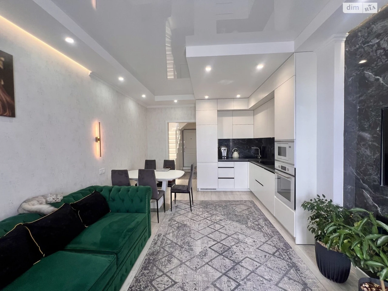 Sale Apartment in Holosiiv