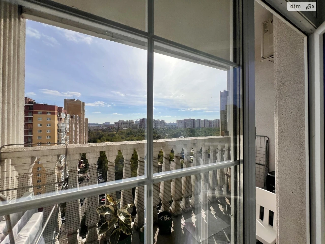 Sale Apartment in Holosiiv