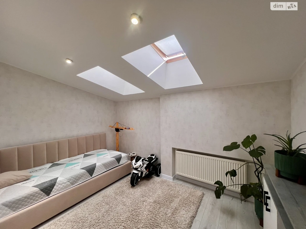 Sale Apartment in Holosiiv