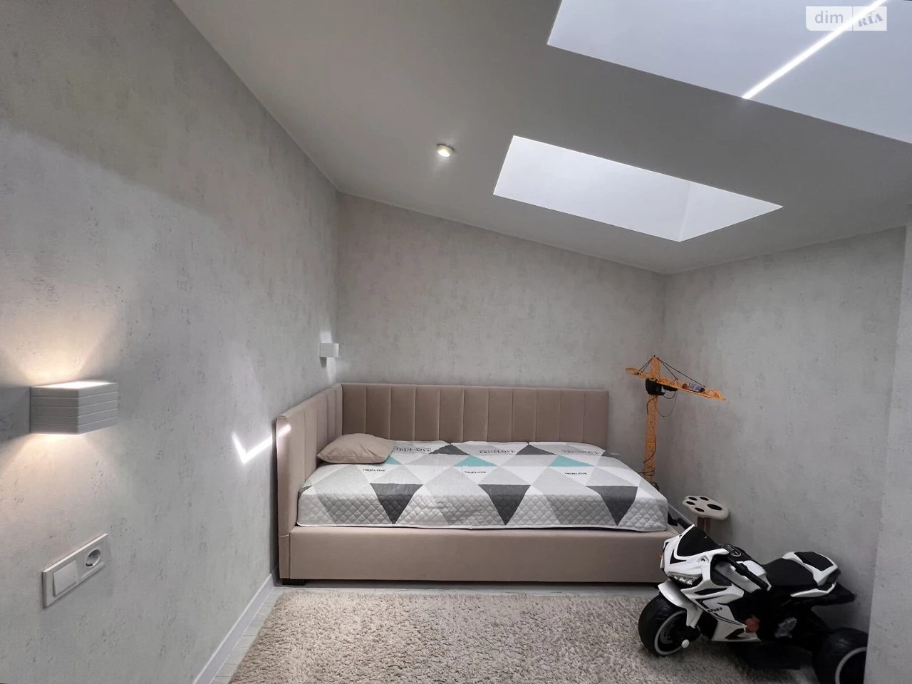 Sale Apartment in Holosiiv