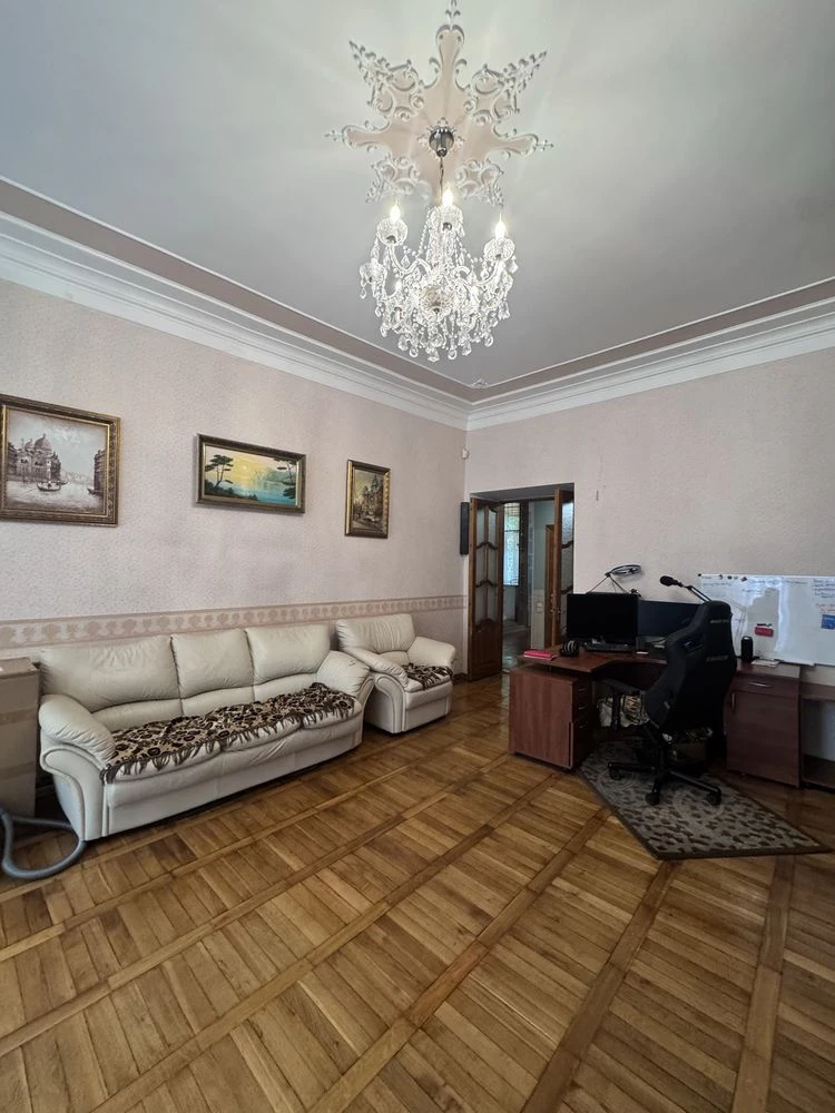 Продам трехкомнатную квартиру на Семинарской