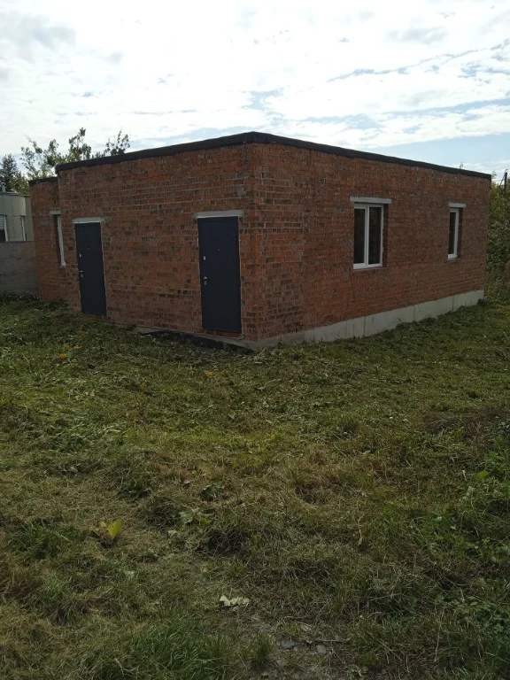 Land for sale with house in installments on St. Holodna
