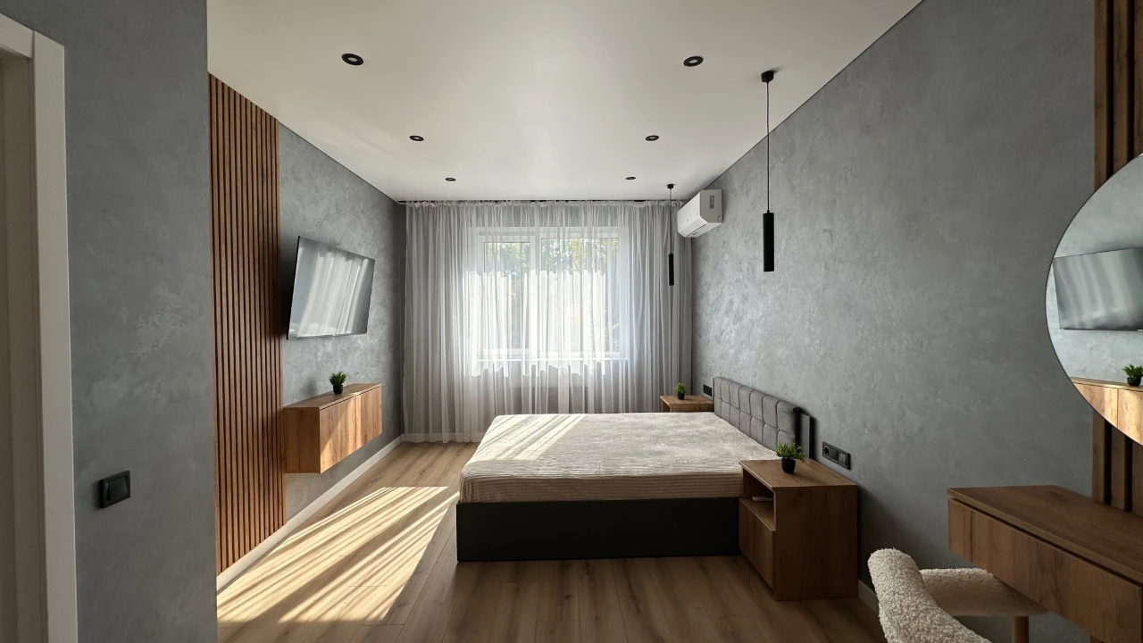 1к квартира 42 м² з сучасним ремонтом у зданому будинку