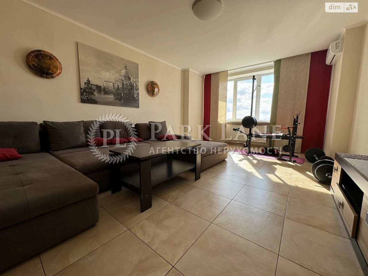 Apartment for Sale, Solnatska Slobidka