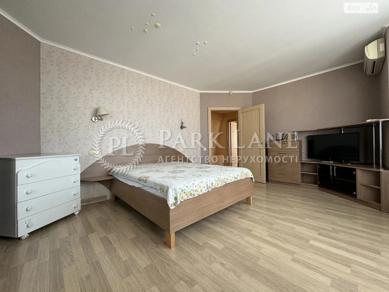 Apartment for Sale, Solnatska Slobidka