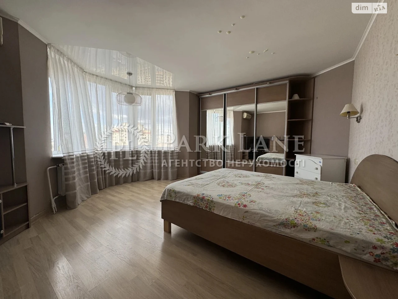 Apartment for Sale, Solnatska Slobidka