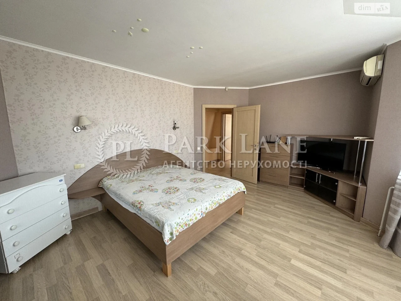 Apartment for Sale, Solnatska Slobidka