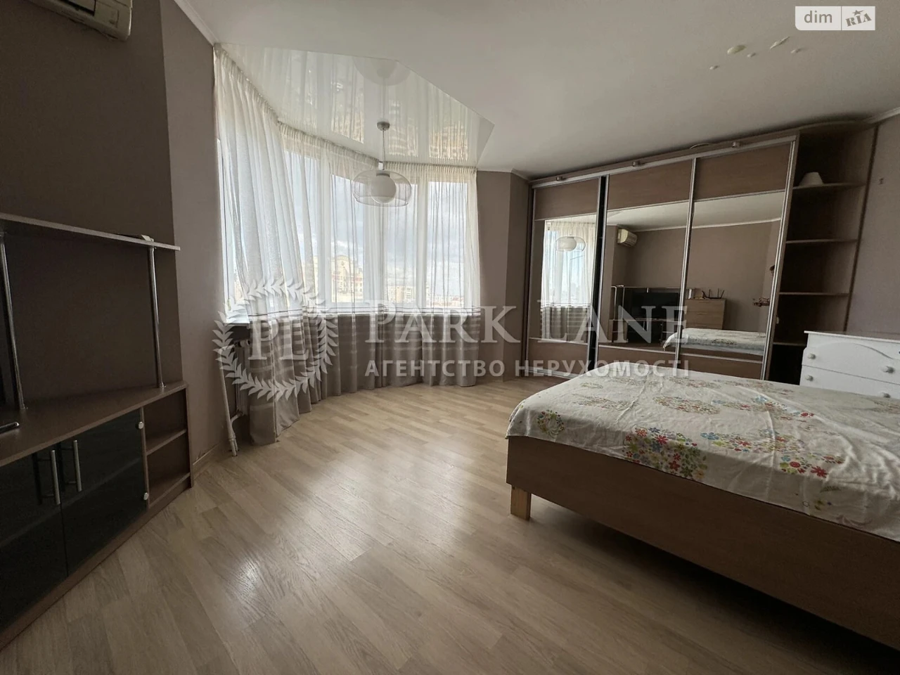 Apartment for Sale, Solnatska Slobidka