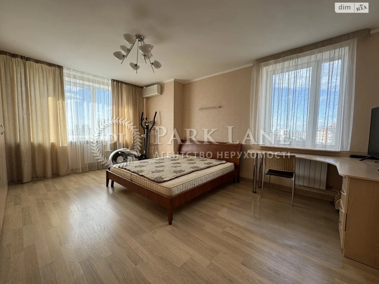 Apartment for Sale, Solnatska Slobidka