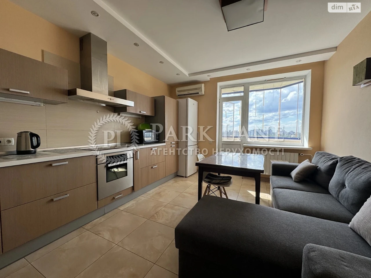 Apartment for Sale, Solnatska Slobidka