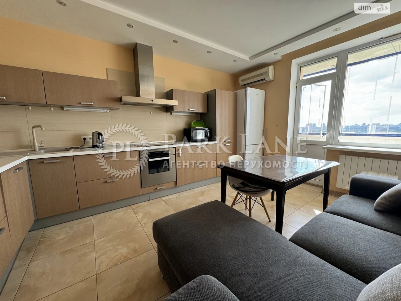 Apartment for Sale, Solnatska Slobidka