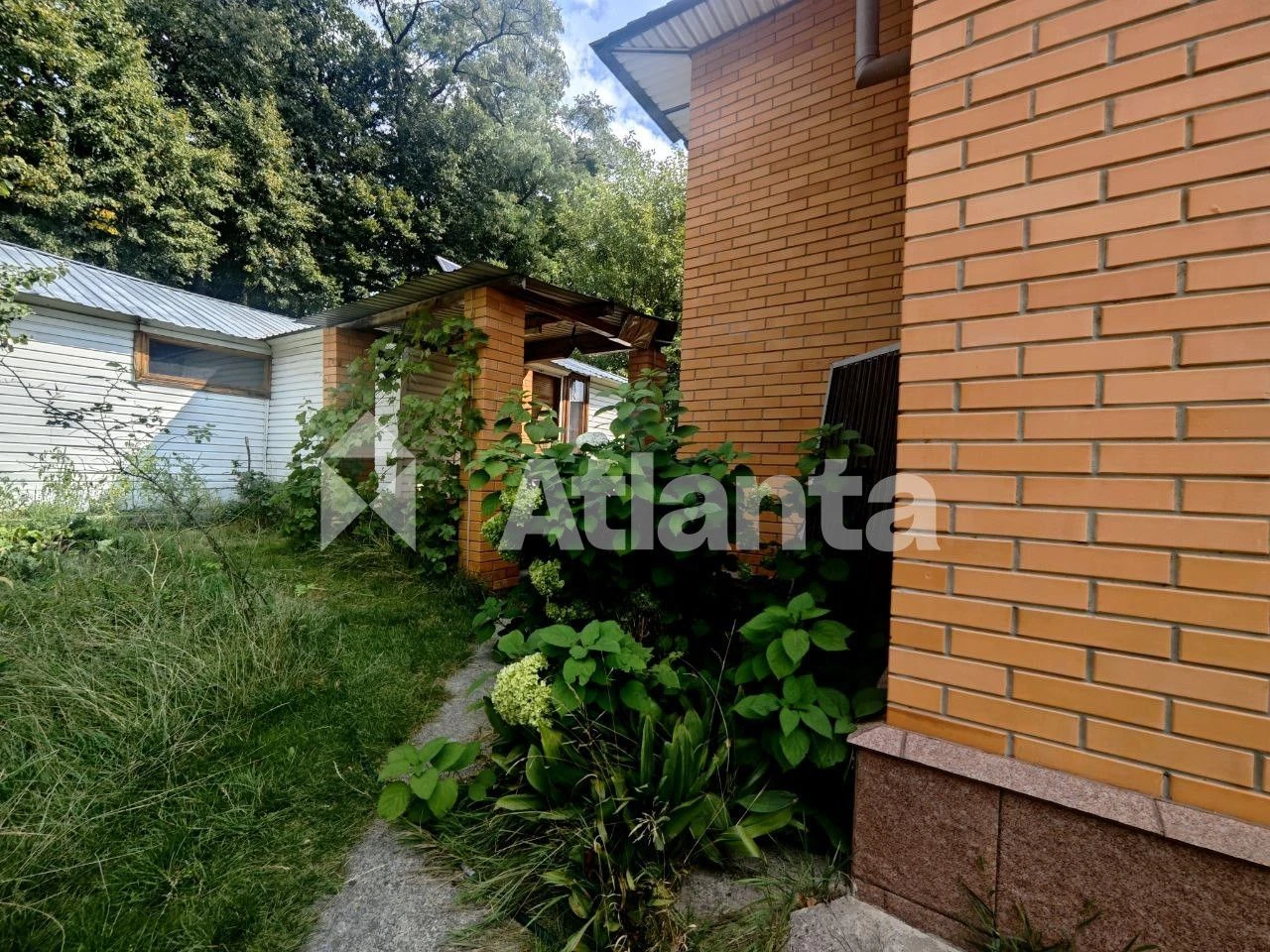 Independent House on Berezaysky Prospekt