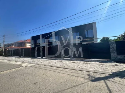Таунхаус 145 м² в современном комплексе, 4 комнаты, участок