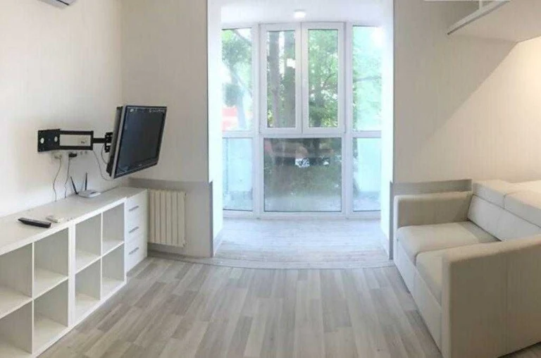 For sale 1-room apartment with euro renovation, Light not turned off,