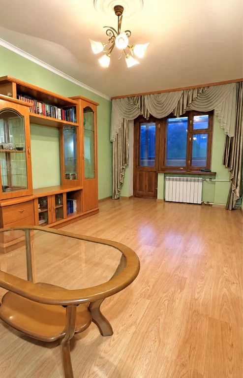 Sale of a 3-room apartment, street address: Hryshevskyi Street