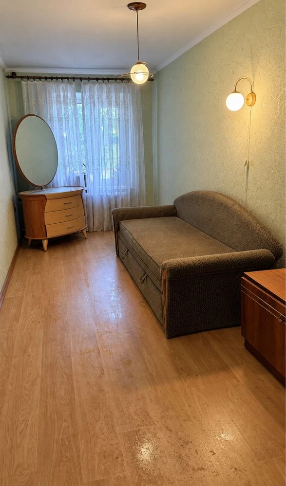 Sale of a 3-room apartment, street address: Hryshevskyi Street