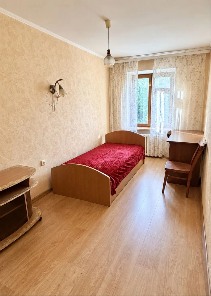 Sale of a 3-room apartment, street address: Hryshevskyi Street