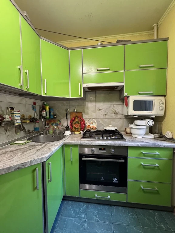 Sale of a 1-room apartment on Levka Lukyanenko Street (Electron)