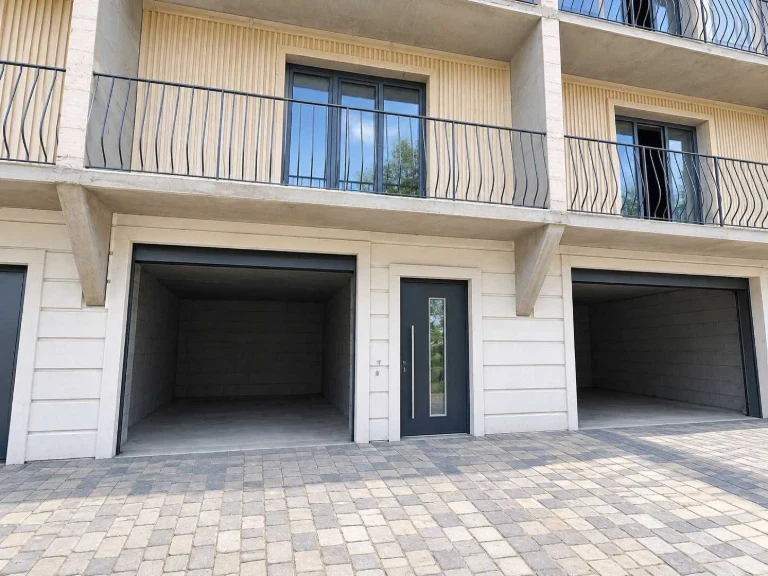 Townhouse 140m2 with a terrace and public deed for sale in Arcadia. R